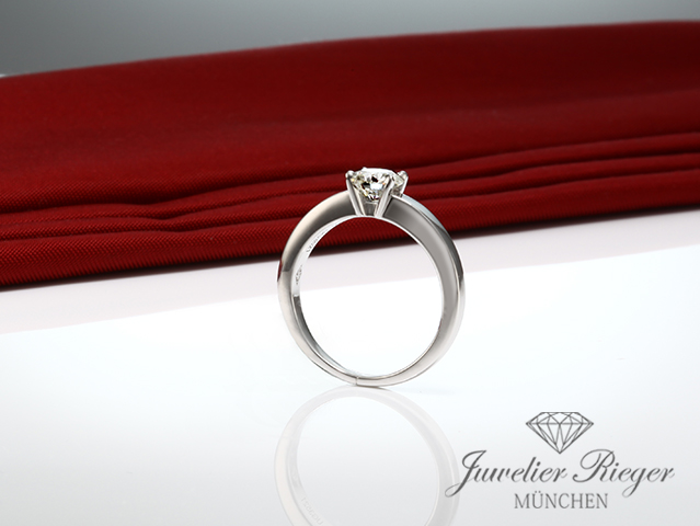 Bild 4 der Galerie: Cartier Solitär Ring Platin 950 Diamant 0,60 ct Brillanten Gr. 49 Alter 2014