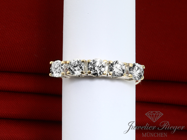 Bild 1 der Galerie: Wundervoller Ring Gelbgold 750 5 Diamanten Brillanten ca. 0,80 ct. Gr. 51