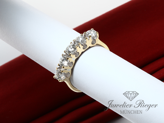 Bild 2 der Galerie: Wundervoller Ring Gelbgold 750 5 Diamanten Brillanten ca. 0,80 ct. Gr. 51