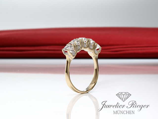 Bild 4 der Galerie: Wundervoller Ring Gelbgold 750 5 Diamanten Brillanten ca. 0,80 ct. Gr. 51