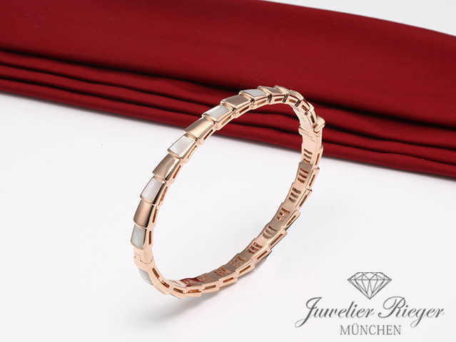 Bild 4 der Galerie: Bvlgari Armreif Serpenti Viper Rosegold 750 Perlmutt Größe M 2019 Gold Bulgari