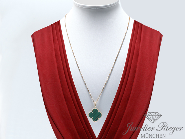 Bild 1 der Galerie: Van Cleef & Arpels Collier Magic Alhambra Gelbgold 750 Malachit 2014 VCARO3MG00