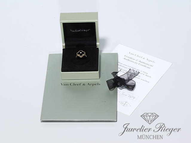 Bild 5 der Galerie: Van Cleef & Arpels Ring Vintage Alhambra Gr. 53 Gelbgold 750 Diamant Onyx 2014