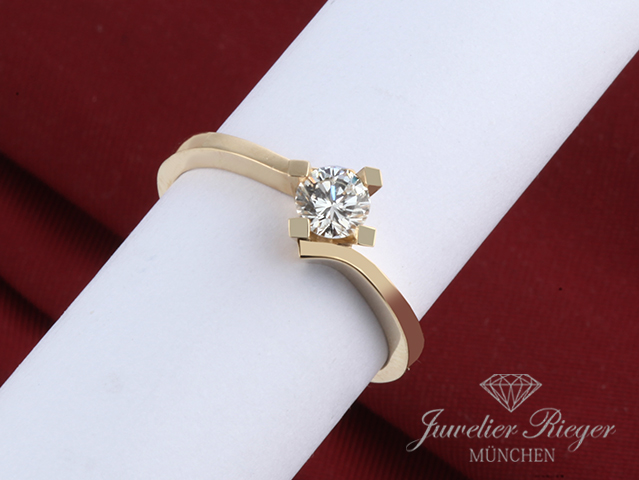 Wundervoller Solitär Ring Gelbgold 750 Diamant 0,35 ct Brillant Gr. 54 Gold Wundervoller Solitär Ring Gelbgold 750 Diamant 0,35 ct Brillant Gr. 54 Gold