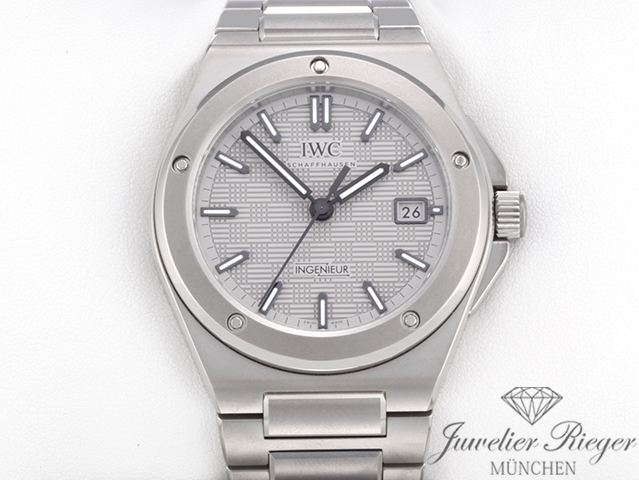 IWC Ingenieur 40 mm Titian IW328904 Automatik Titanium Herren IWC Ingenieur 40 mm Titian IW328904 Automatik Titanium Herren